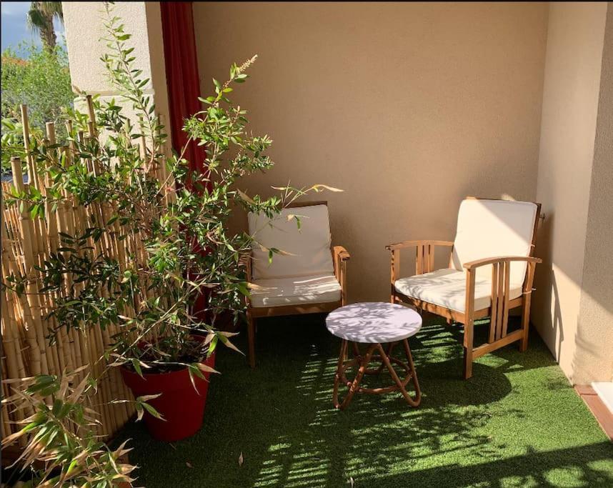 Grand Studio Avec Coin Nuit, Proche Mer Et Montagnes Roquebrune-sur-Argens Exterior foto