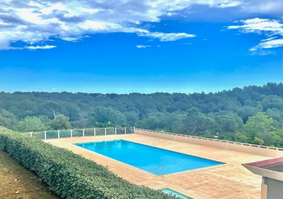 Grand Studio Avec Coin Nuit, Proche Mer Et Montagnes Roquebrune-sur-Argens Exterior foto